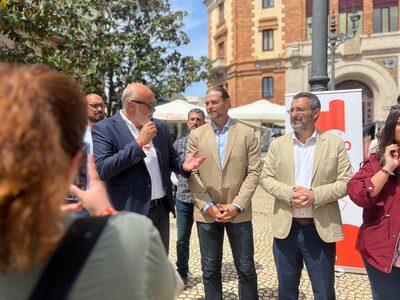 Fotografía 2 de Cádiz ya tiene equipo: 100x100 Unidos irrumpe en la capital con Juan de Dios Sánchez al frente