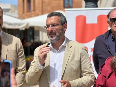 Fotografía 3 de Cádiz ya tiene equipo: 100x100 Unidos irrumpe en la capital con Juan de Dios Sánchez al frente