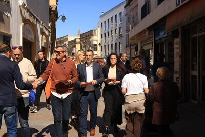 Fotografía 4 de 100x100 Unidos se echa a las calles de Jerez para explicar su proyecto: vecino a vecino, calle a calle