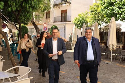 Fotografía 6 de 100x100 Unidos se echa a las calles de Jerez para explicar su proyecto: vecino a vecino, calle a calle